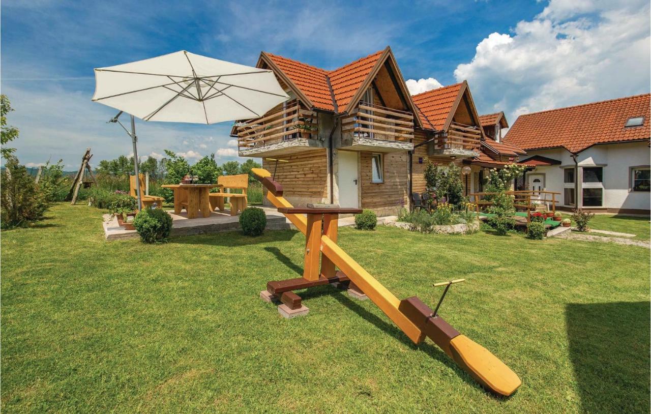 2 Bedroom Cozy Home In Licko Lesce Buitenkant foto